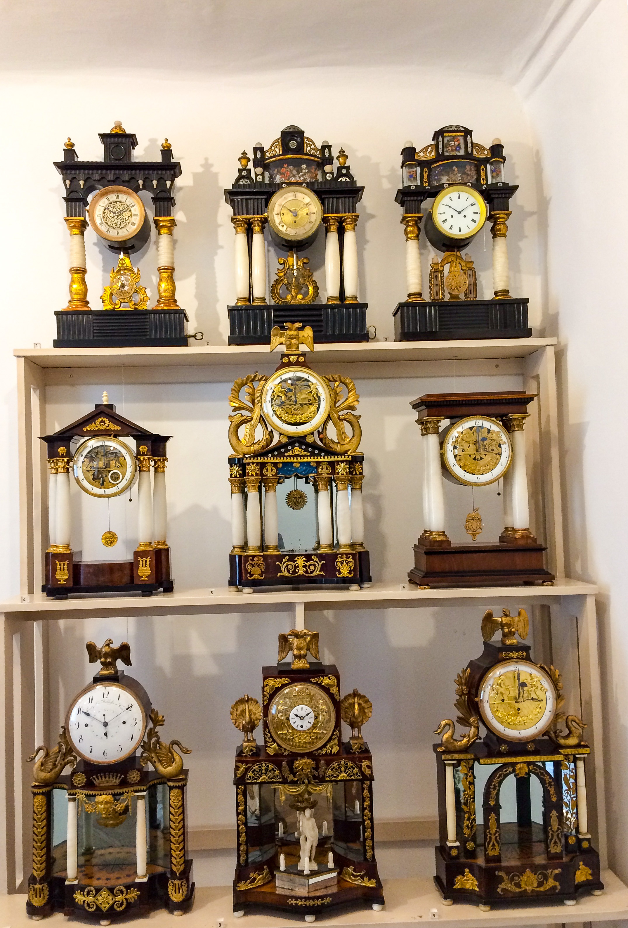 В каком городе музей часов. Музей часов Вена Австрия. Австрия. Вена. Uhrenmuseum. Часы в музее. Музей часов экспонаты.