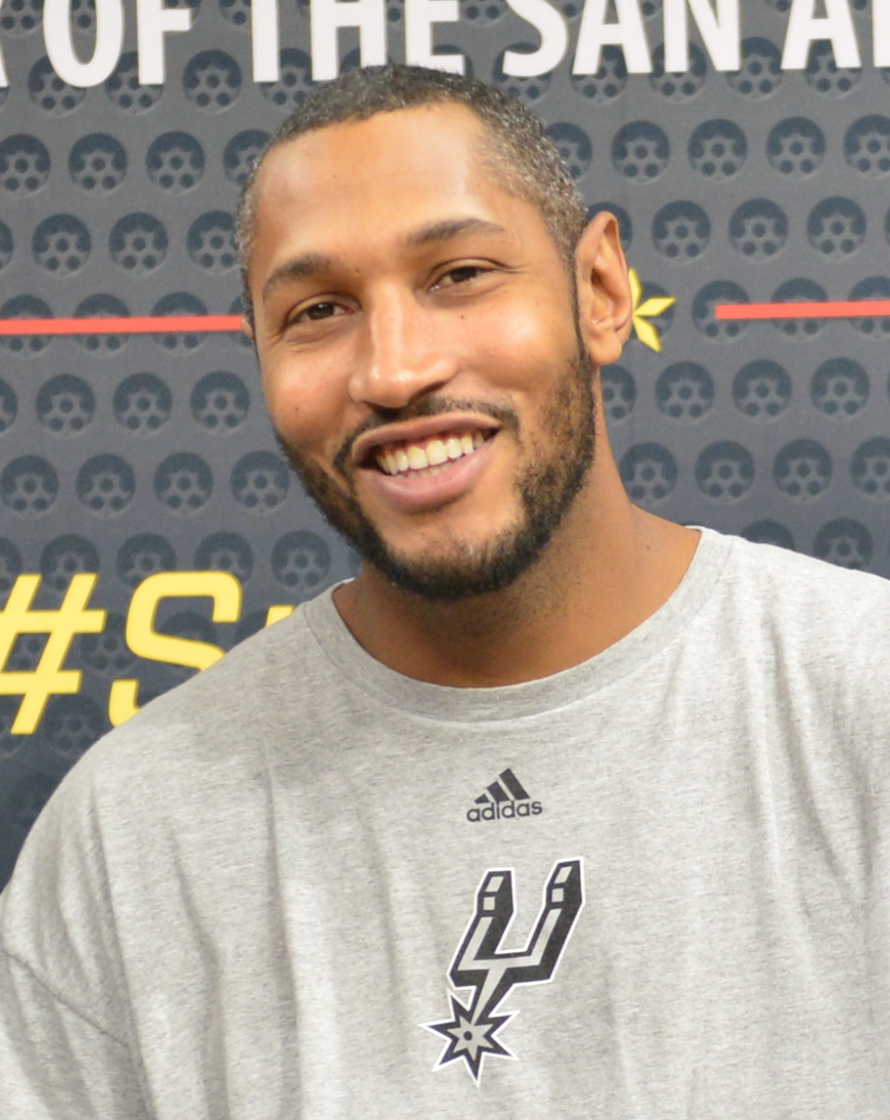 Diaw with the San Antonio Spurs in 2015