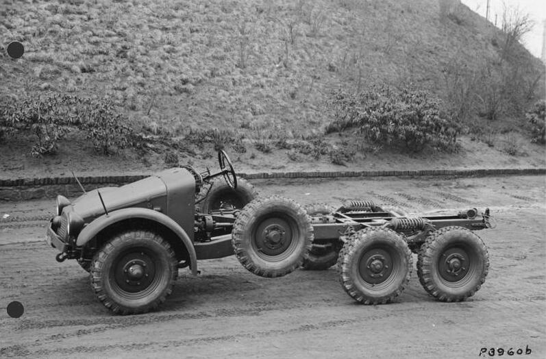 Bundesarchiv_Bild_146-1993-039-07%2C_Krupp_1%2C5-Tonner_%28%22Krupp-Protze%22%29.jpg