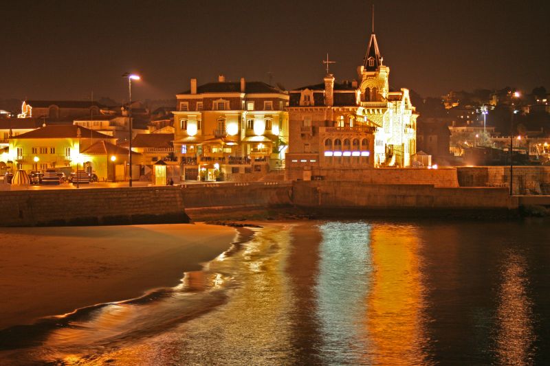 File:Cascais Bay at night (2256320992).jpg