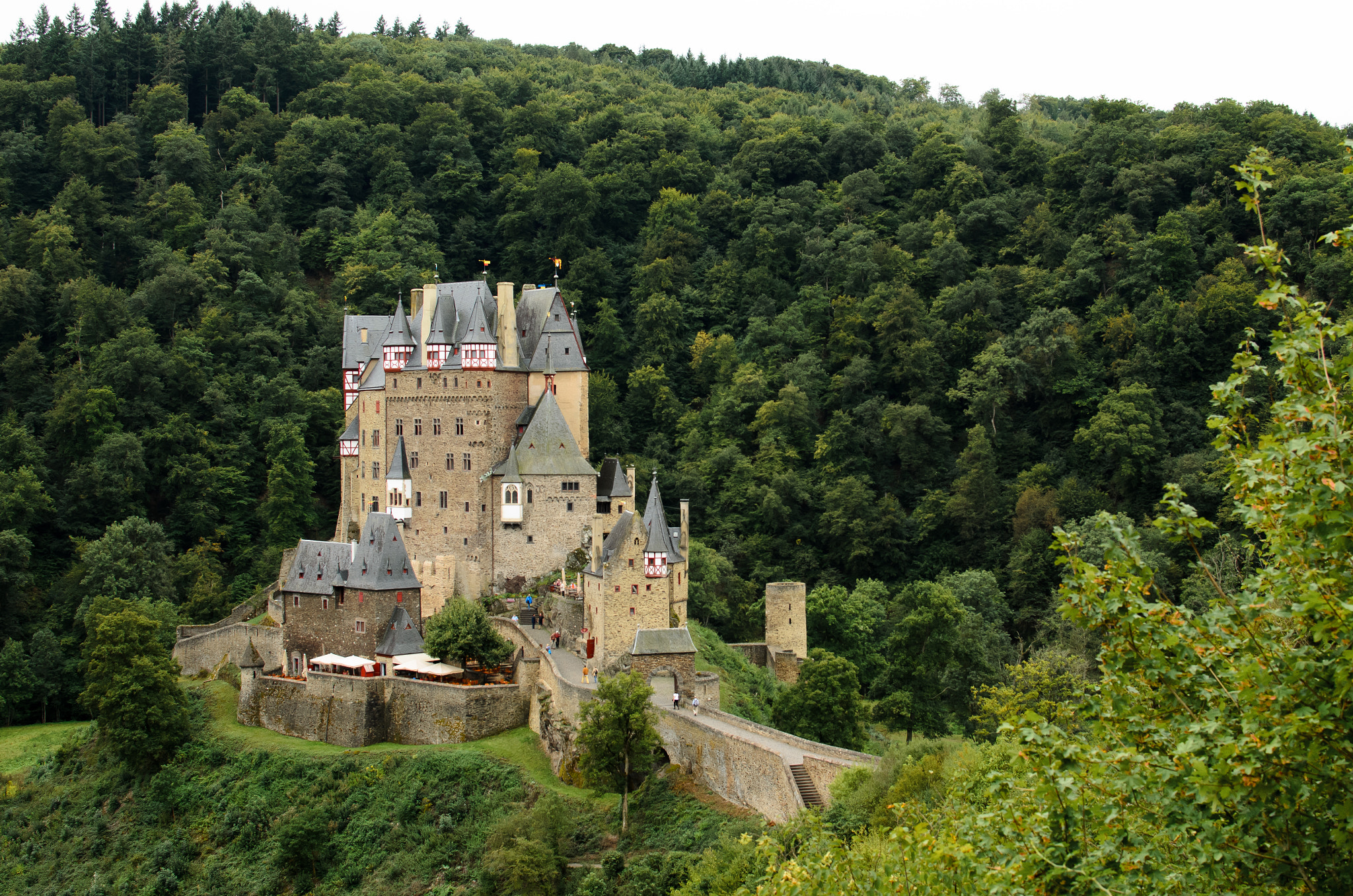 File Castle Eltz Jpeg Wikimedia Commons
