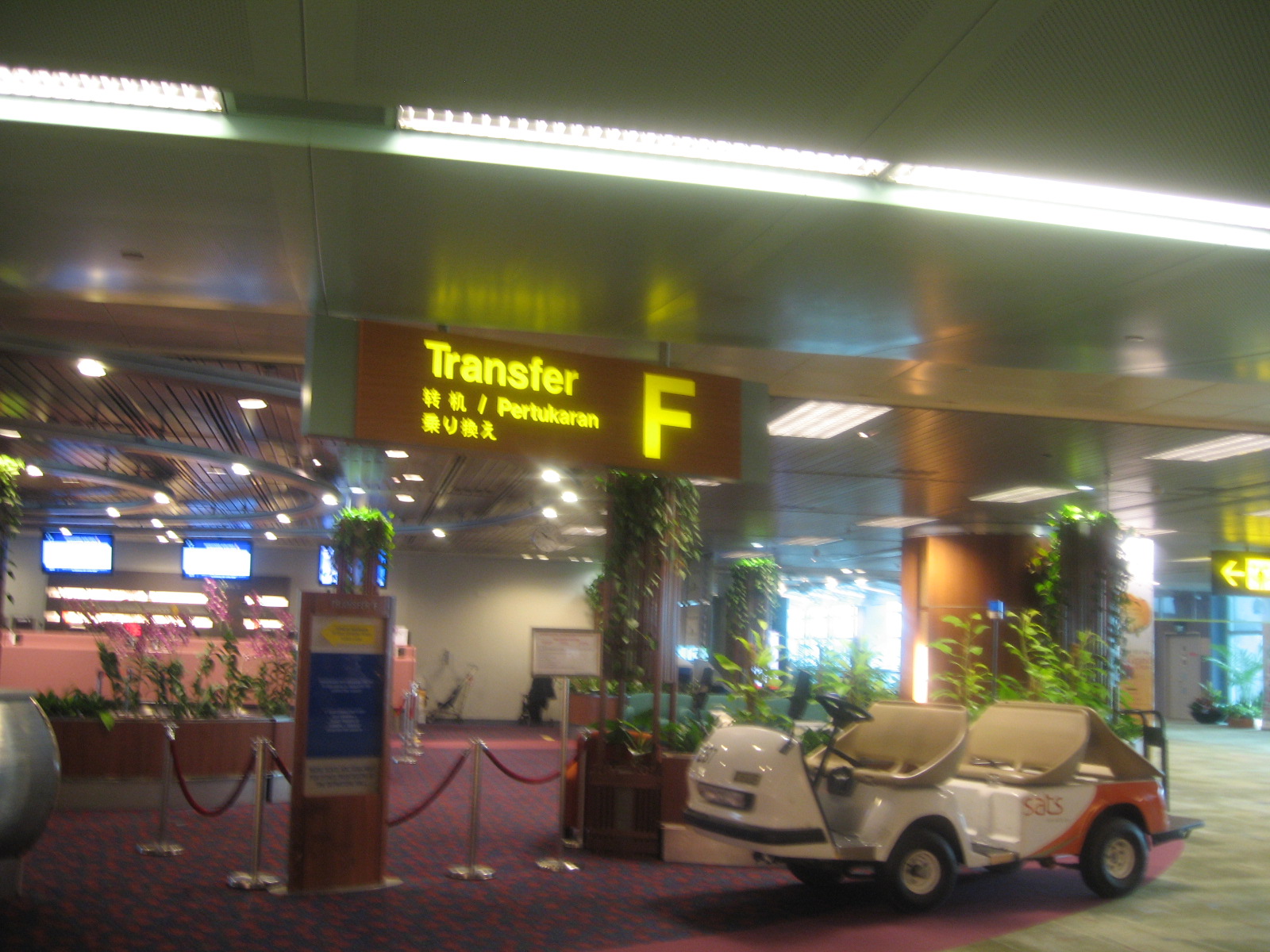 File:Changi Airport, Terminal 2, Restricted Area.JPG - Wikimedia