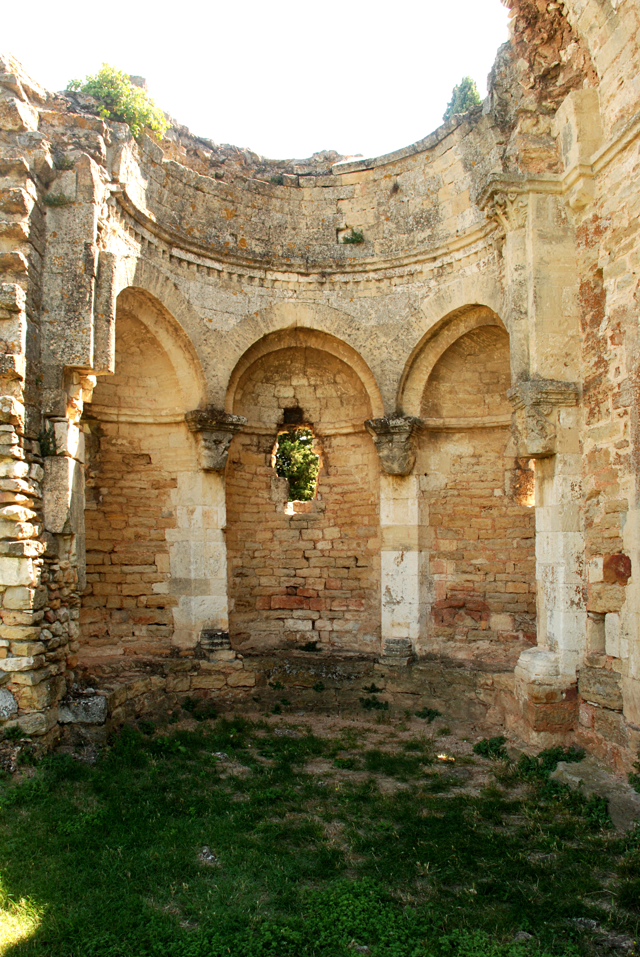 File Chapelle Saint Martin de Saint Victor la Coste 09.JPG