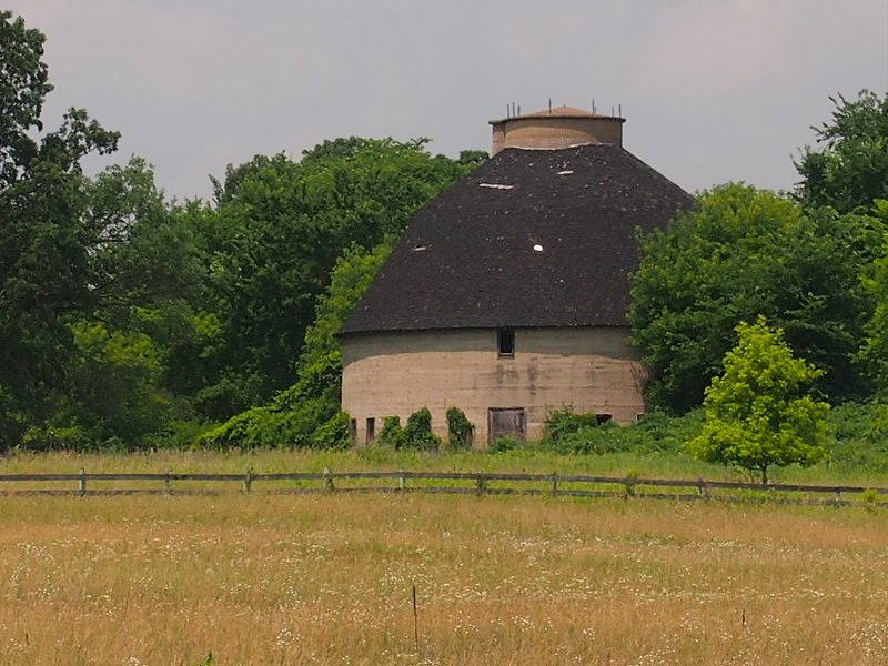 File:Cota Round Barns.jpg