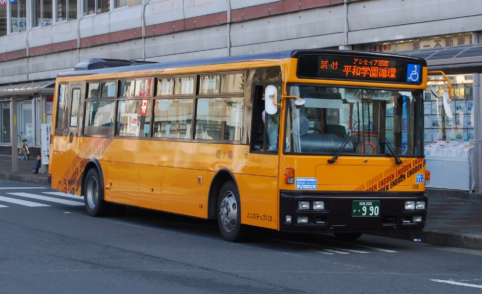 Тур оранжевый автобус. Оранжевые автобусы в Москве. Оранжевые автобусы Калининград. Автобус оранжево синий НСК.