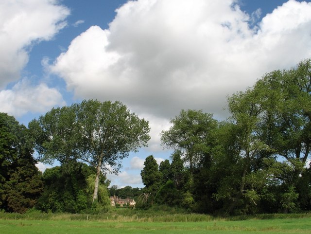 Eythrope Pavilion, from the North Bucks Way - geograph.org.uk - 1494830