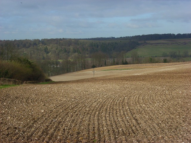 File:Farmland above Hambleden Valley - geograph.org.uk - 722121.jpg