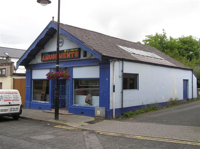 File:Funland Amusements, Lifford - geograph.org.uk - 1411032.jpg