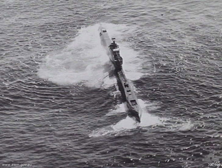 File:HMS Phoenix 1939 AWM 302469.jpg
