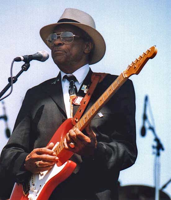 Sumlin performing at the 2003 [[Long Beach Blues Festival]]