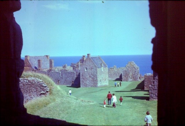 File:Inside Dunnottar Castle - geograph.org.uk - 700934.jpg