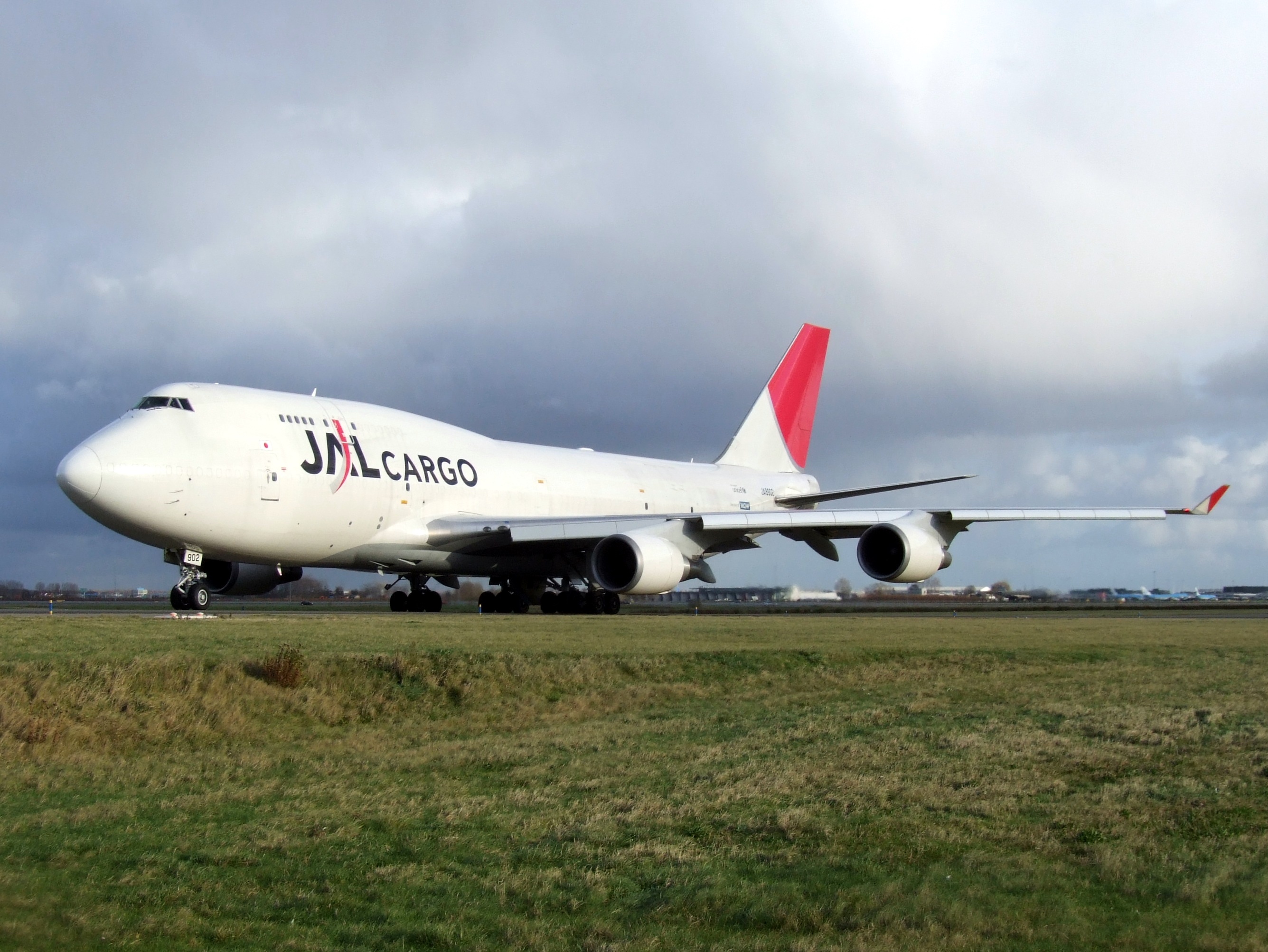 File:JAL Cargo Boeing 747-400 JA8902.JPG - Wikimedia Commons