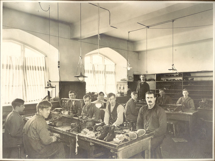 File:Manufacture of prosthetics and orthopedic shoes, Änggården 1910s 04.jpg