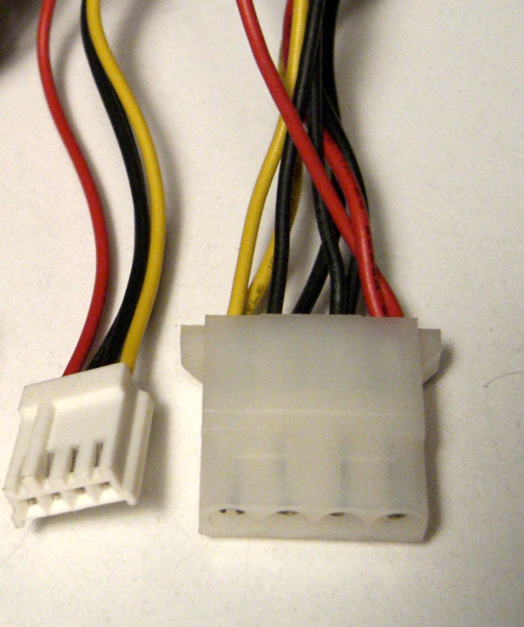 Connecteur MOLEX mâle 4 broches avec 4 contacts femelle