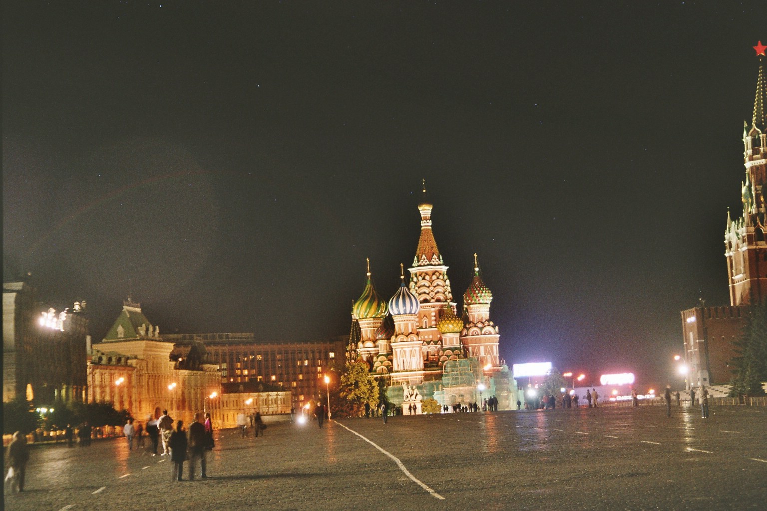 Веб камера москва красная площадь. Москва красная площадь белый островок. Ночная Москва 2021 год картинки красная площадь.