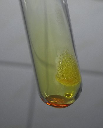 File:Niobium pentachloride2.jpg