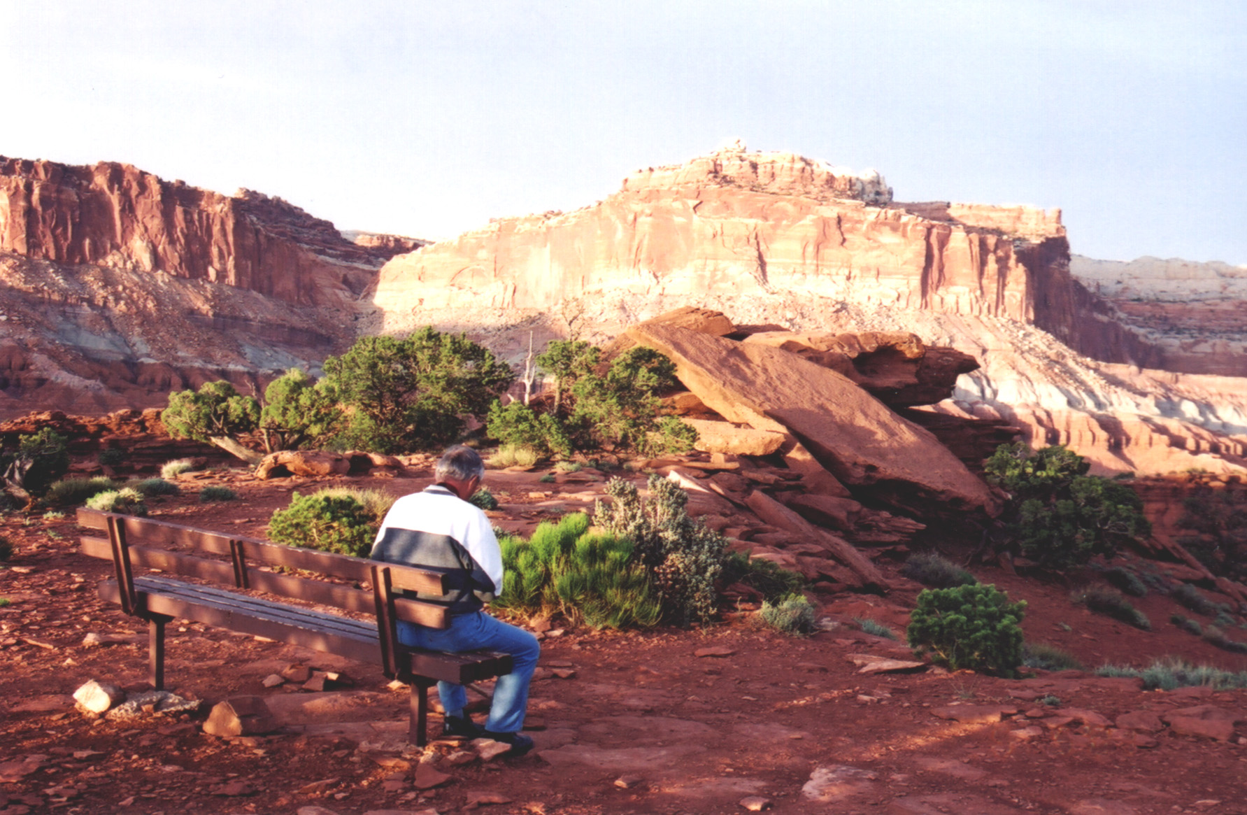 Visitor watches. Гранд каньон. Гранд каньон Лас Вегас. Grand Canyon Tour. Grand Canyon Tourists.