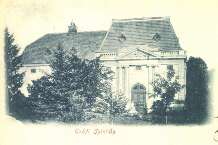 File:Schlosstheater des Grafen Miklós Esterházy (1839 - 1897) um1895.jpg