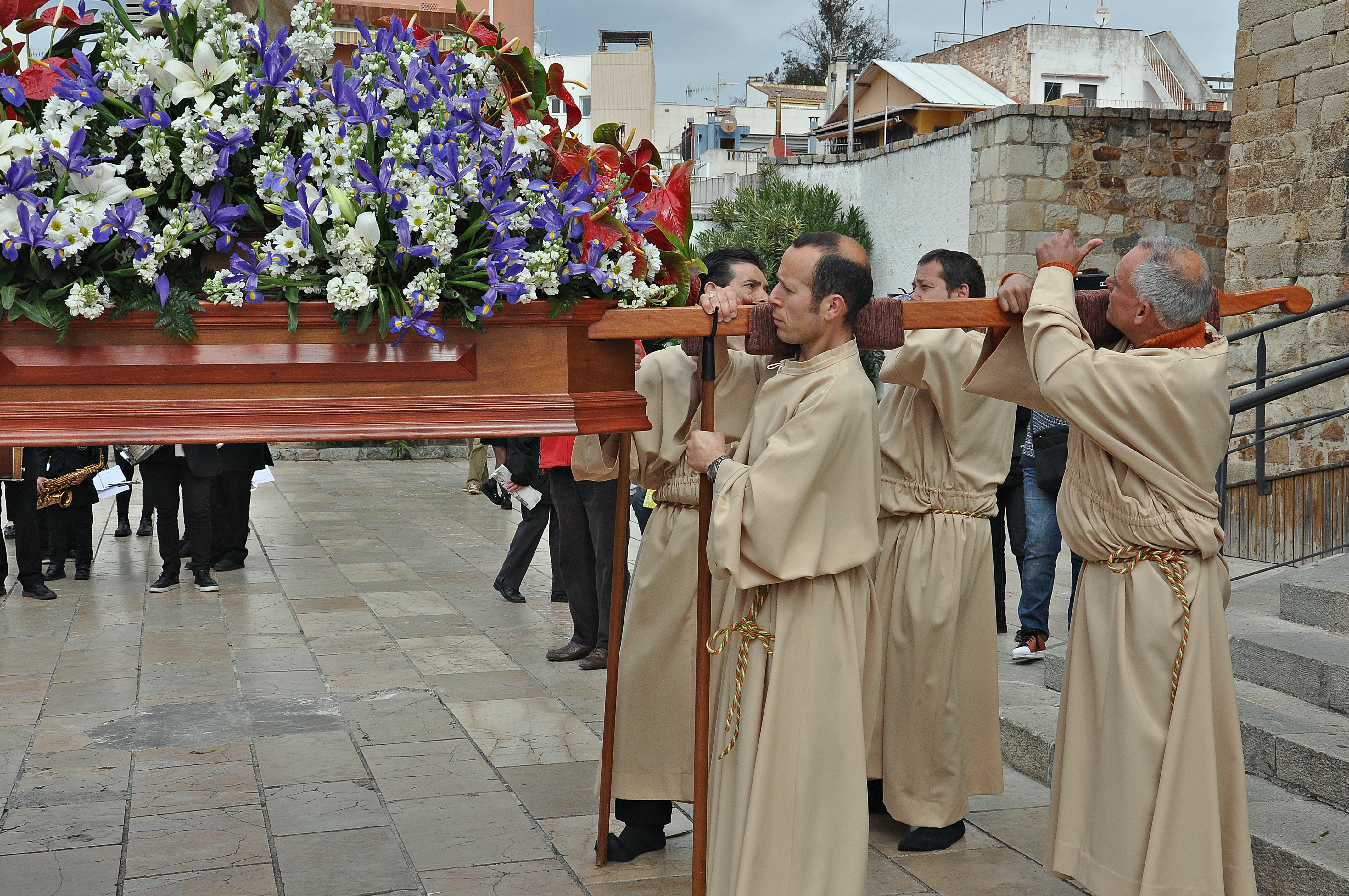 Cómo se hacen las flores de semana santa