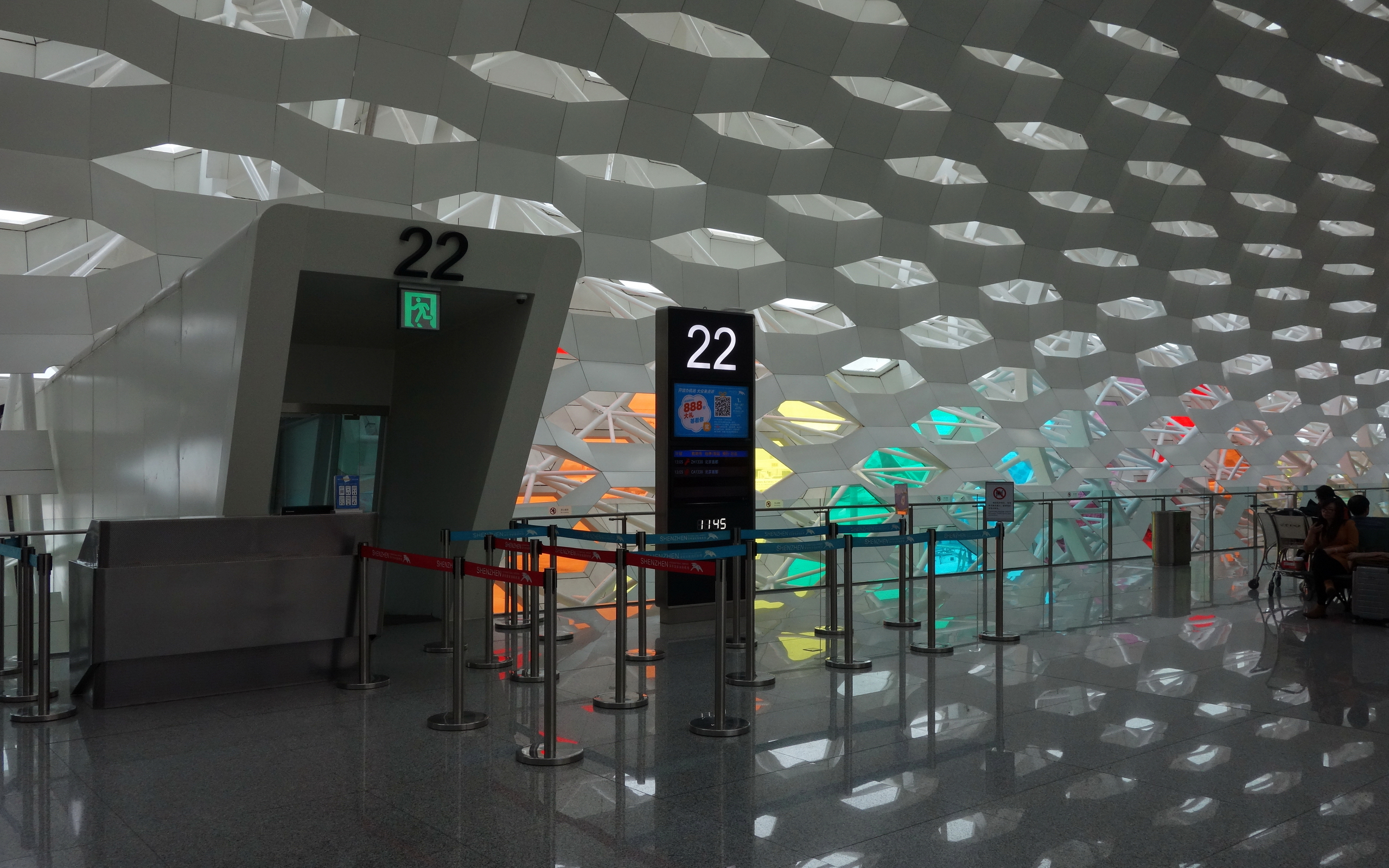 File:Shenzhen Bao'an International Airport Terminal Boarding Gates 20141203.JPG  - Wikimedia Commons
