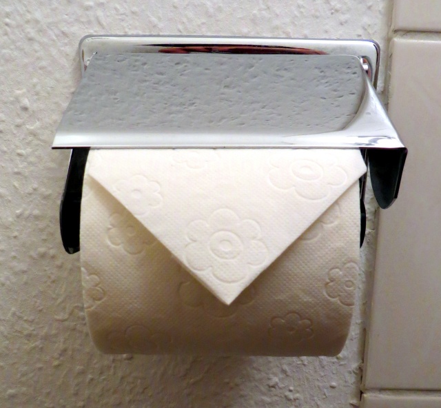 Hotel toilet paper folding - Wikipedia