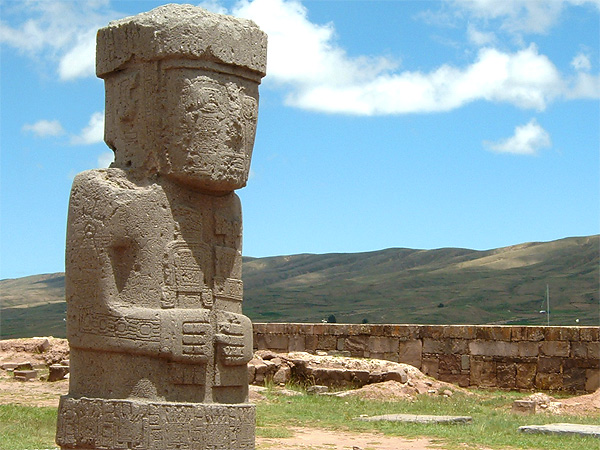 File:Tiwanaku Statue Der Moench.jpg