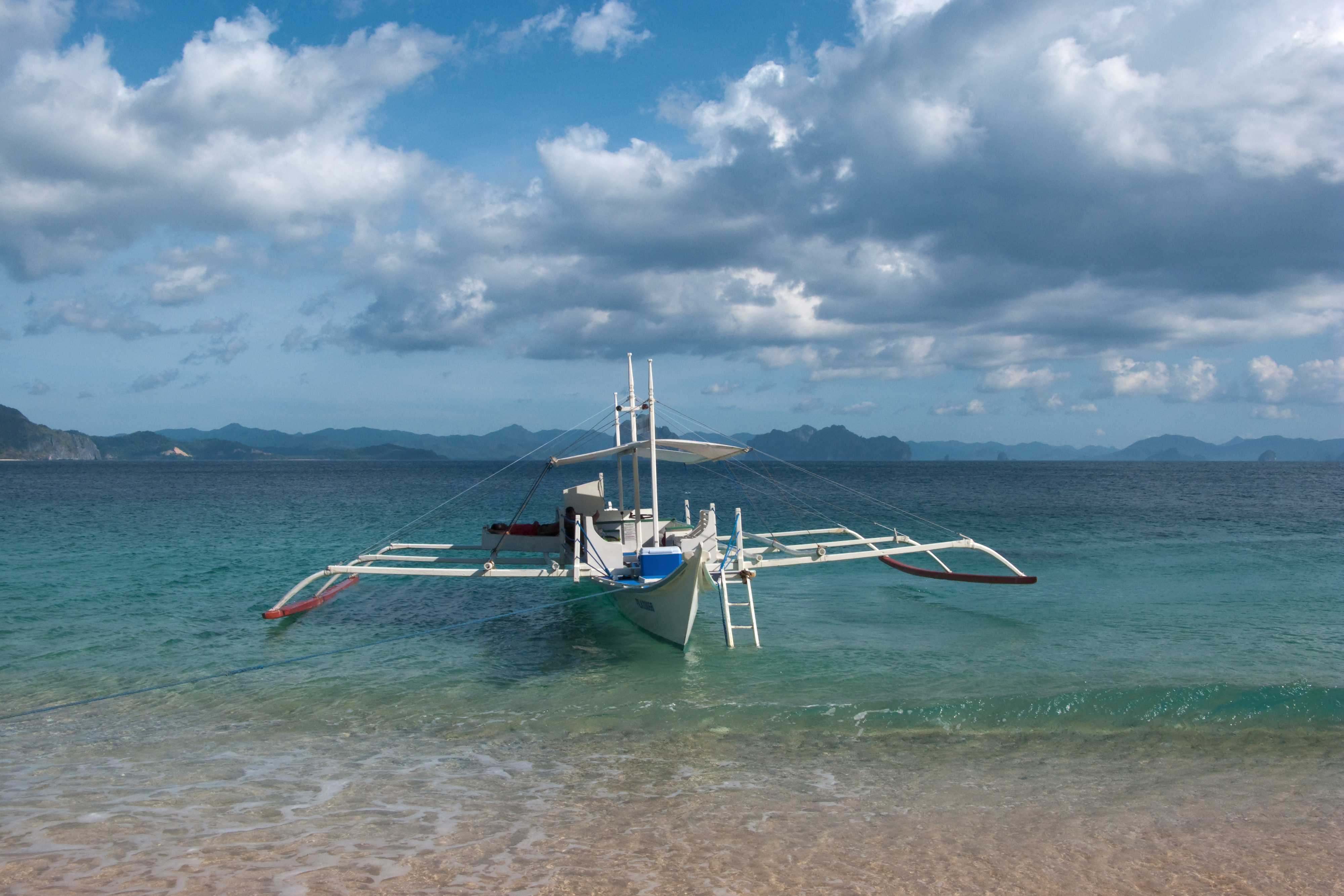 File:Traditional Philippines fishing boat, bangka, banca, El Nido