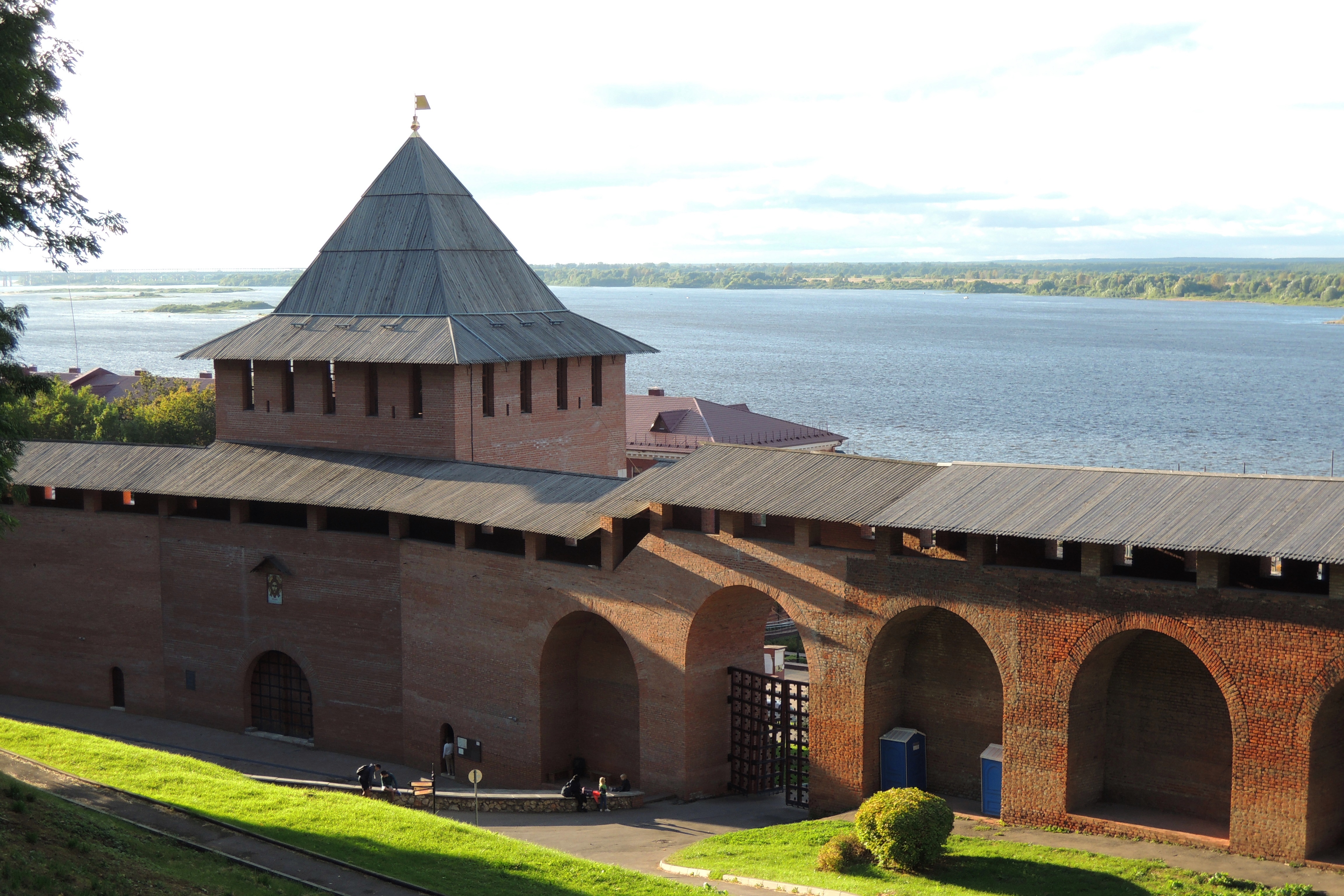 Храм у Ивановской башни Кремля Нижний Новгород