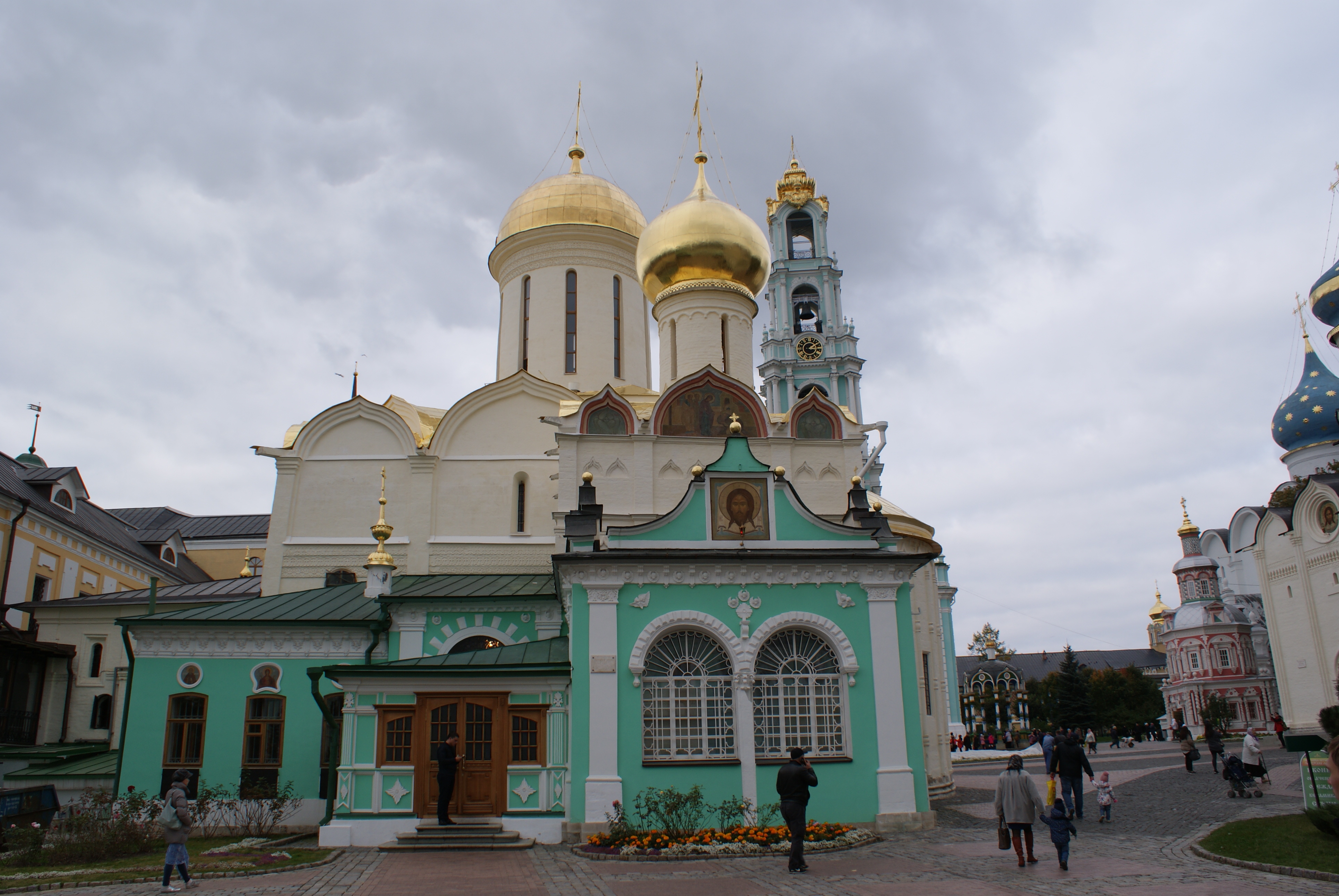 Никоновский монастырь. Троице-Сергиева Лавра Никоновская Церковь. Серапионова палата Троице Сергиевой Лавры снаружи. Казанский собор придел Феодосия. Северный придел Троицкого собора Даниловский монастырь.