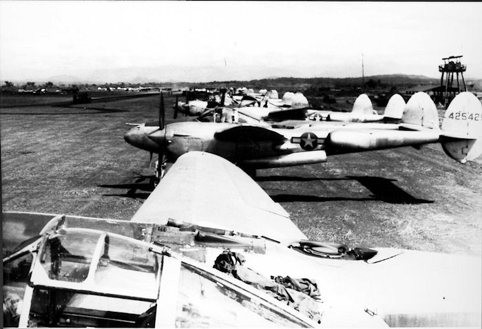 File:8fw-p38s-36fs-Mindiro-1944.jpg