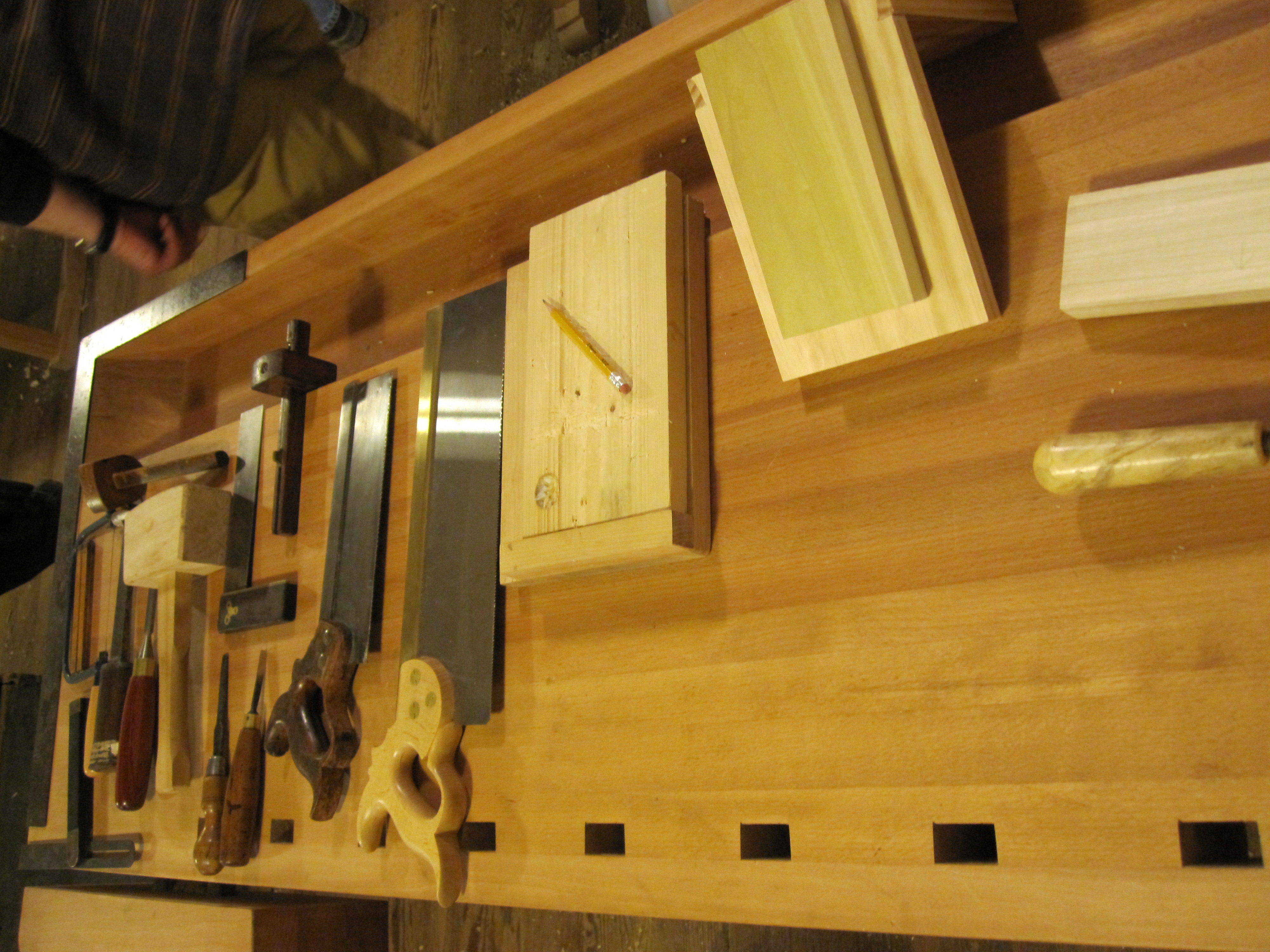 File:A woodworking bench at Roy Underhill's school -a.jpg 