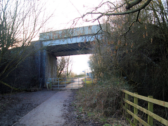 File:Access to Rother Valley Country Park from the Trans Pennine Trail - geograph.org.uk - 683430.jpg