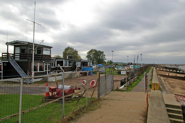 File:Allhallows Yacht Club - geograph.org.uk - 268420.jpg