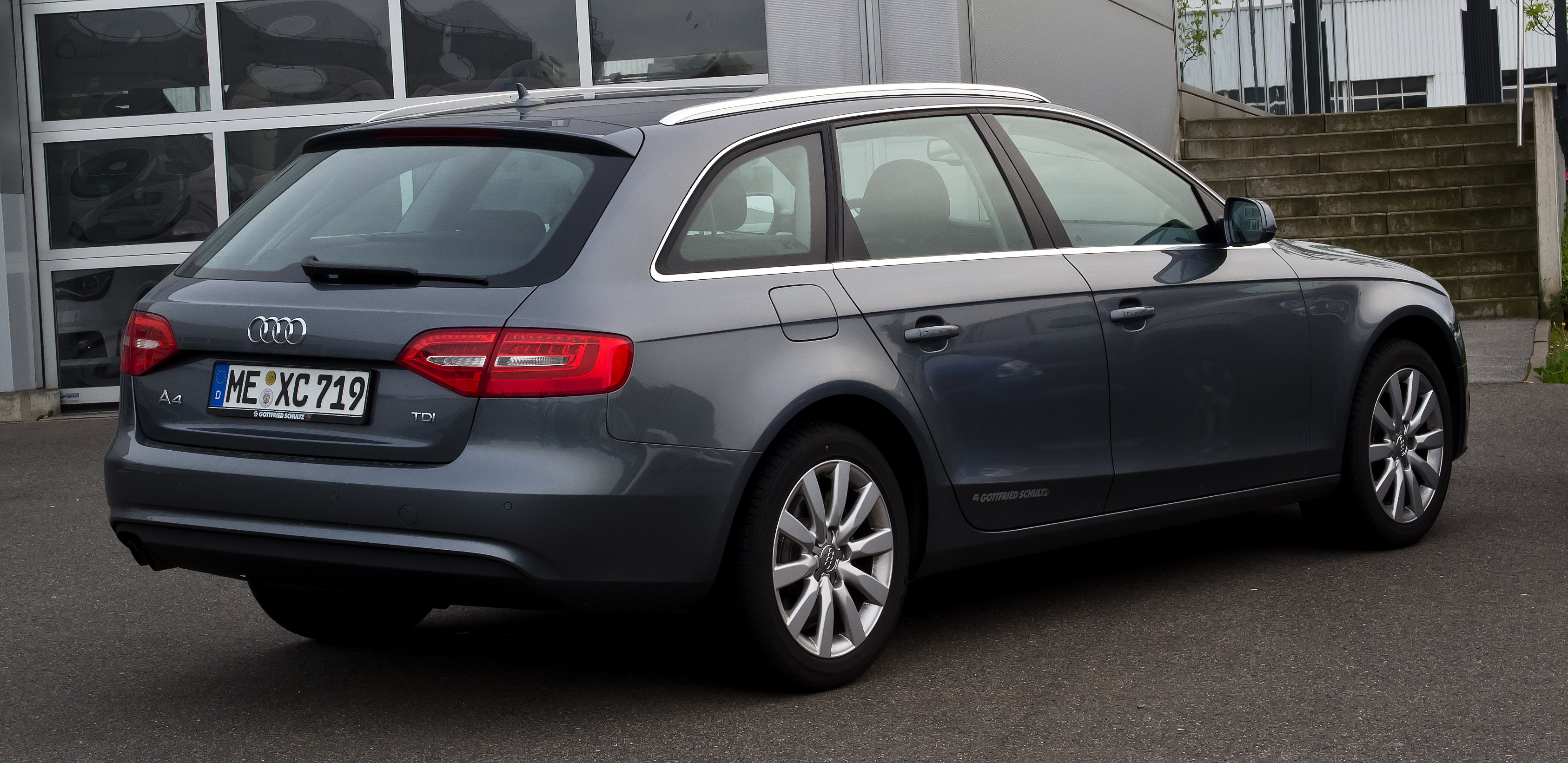 Datei:Audi A4 Avant 2.0 TDI Ambiente (B8, Facelift) – Heckansicht, 17. Mai  2012, Velbert.jpg – Wikipedia