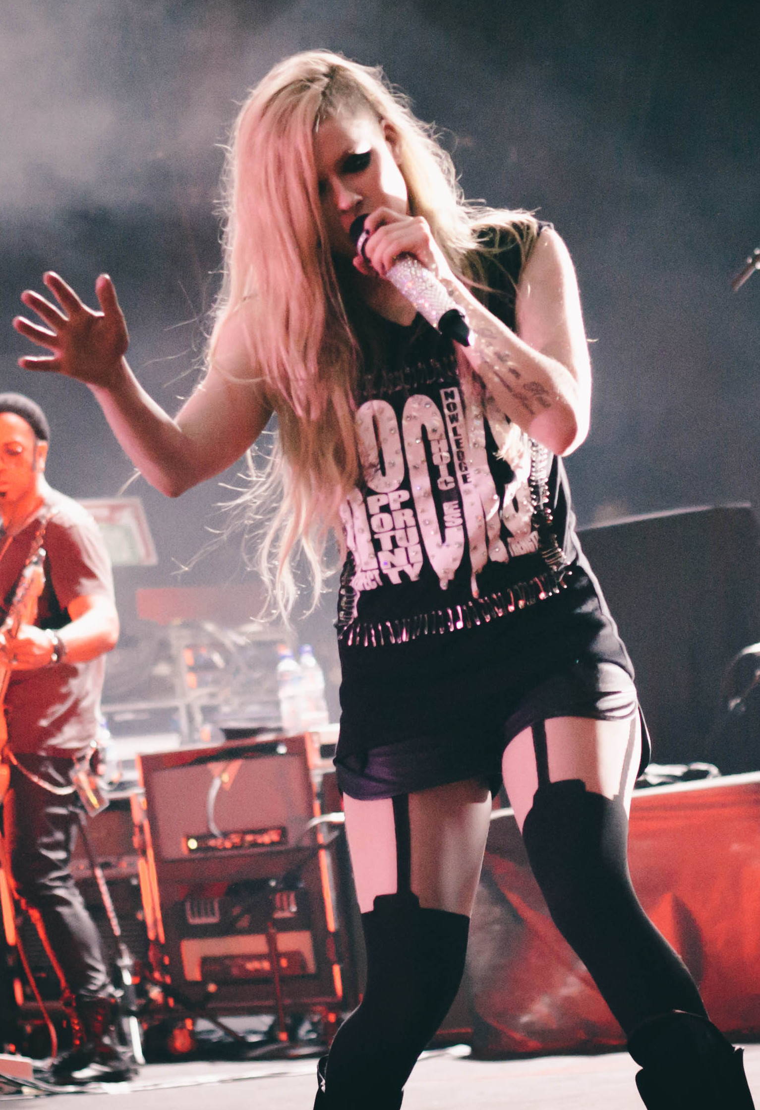 Avril Lavigne: Most Up-to-Date Encyclopedia, News & Reviews