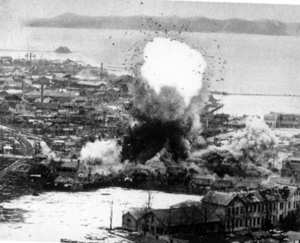 File:Bombing Wonsan Harbor 1950.jpg