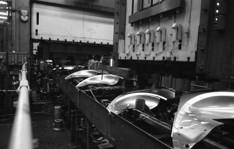 File:Bundesarchiv B 145 Bild-F038793-0026, Wolfsburg, VW Autowerk.jpg