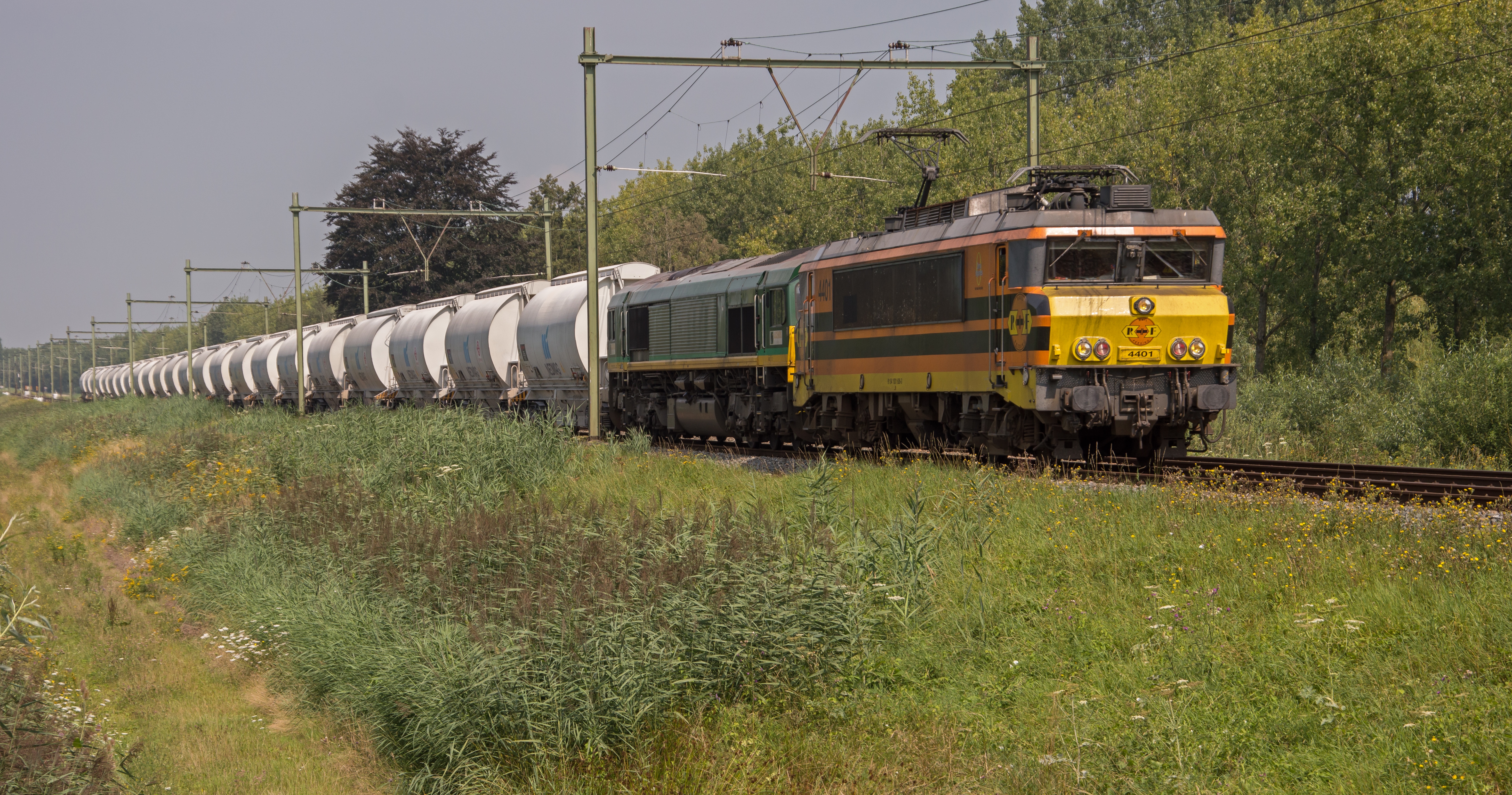 File Culemborg Rrf 4401 Class66 Pb 06 Naar Hermale Belgie Jpg Wikimedia Commons