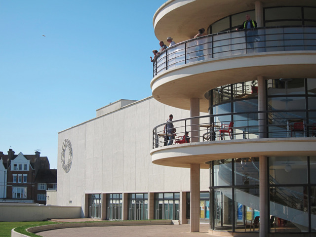 File:De La Warr Pavilion - geograph.org.uk - 2560143.jpg