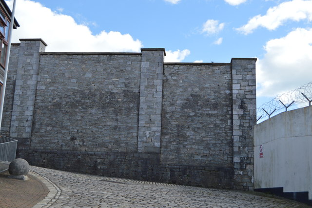 File:Dockyard Wall - geograph.org.uk - 5191573.jpg