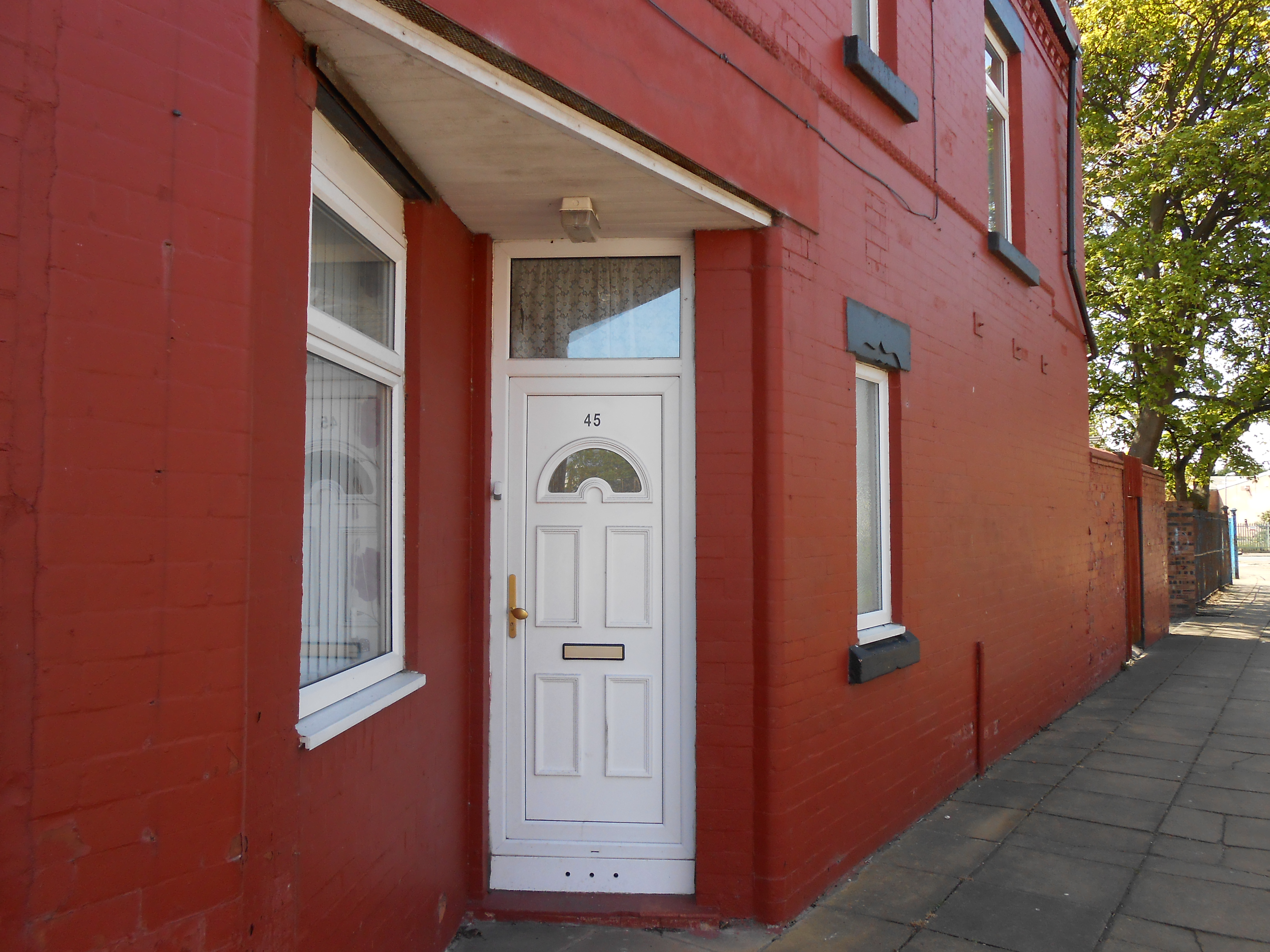 Front_door_in_side_of_house,_Seacombe.JPG