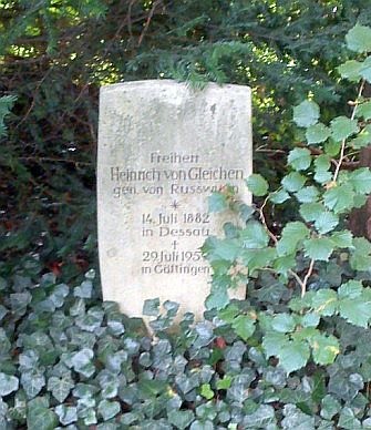 File:Göttingen Stadtfriedhof Grab Gleichen Russwurm.jpg