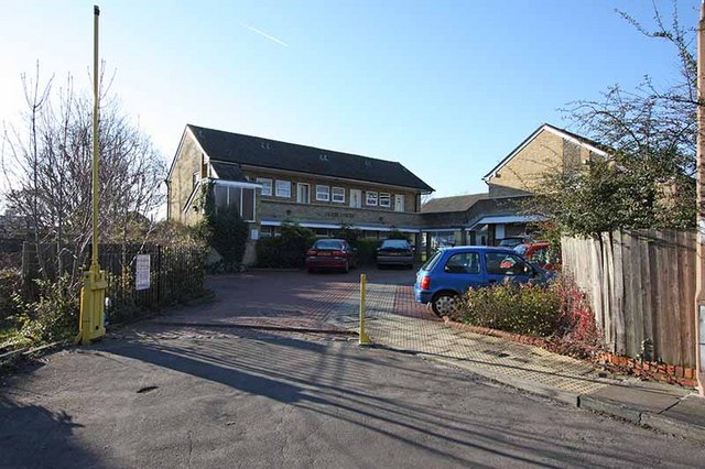 File:Glebe Court, Palmers Green, London N13 - geograph.org.uk - 1103866.jpg