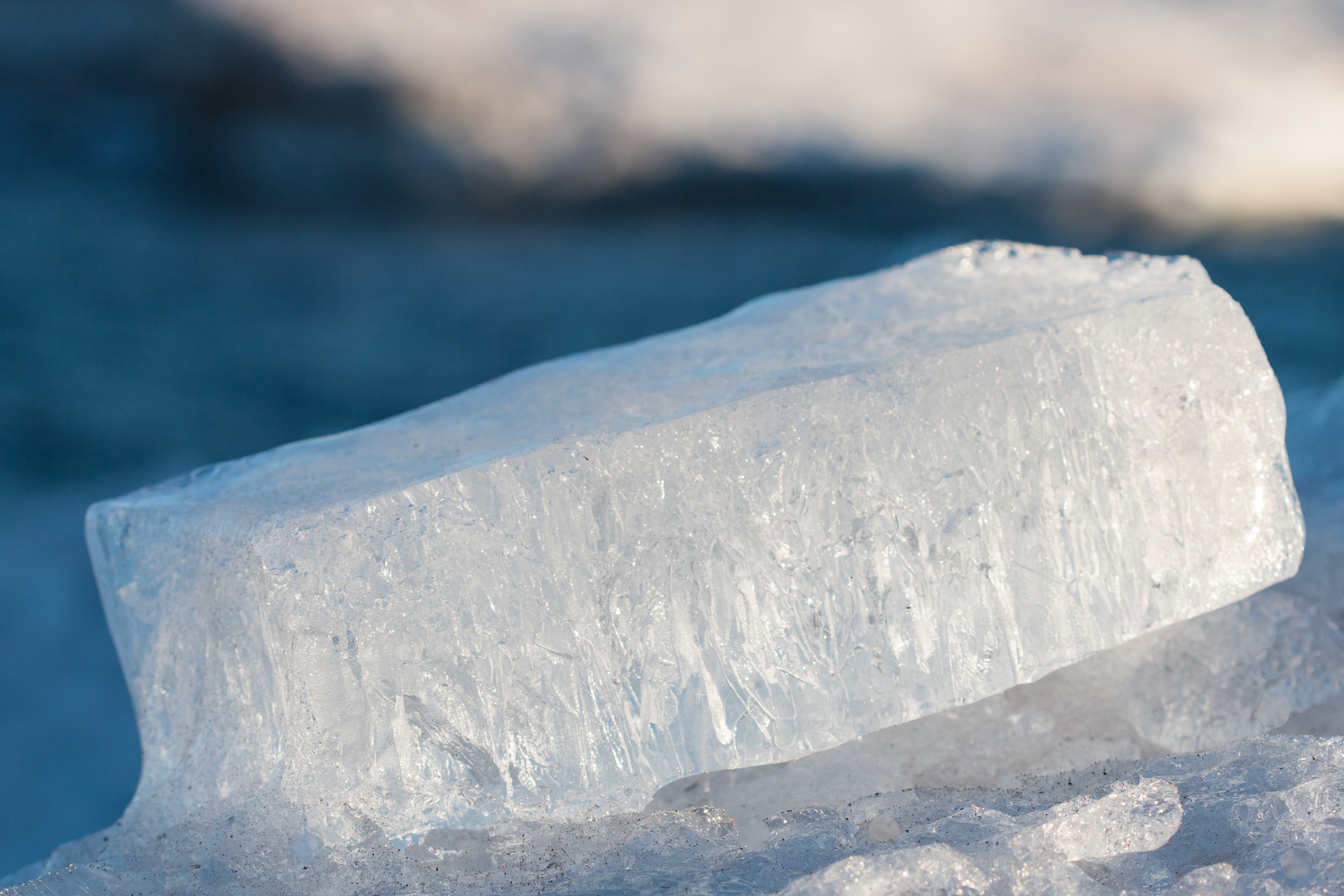 Why do ice cubes crack when you put them in water? - BBC Science