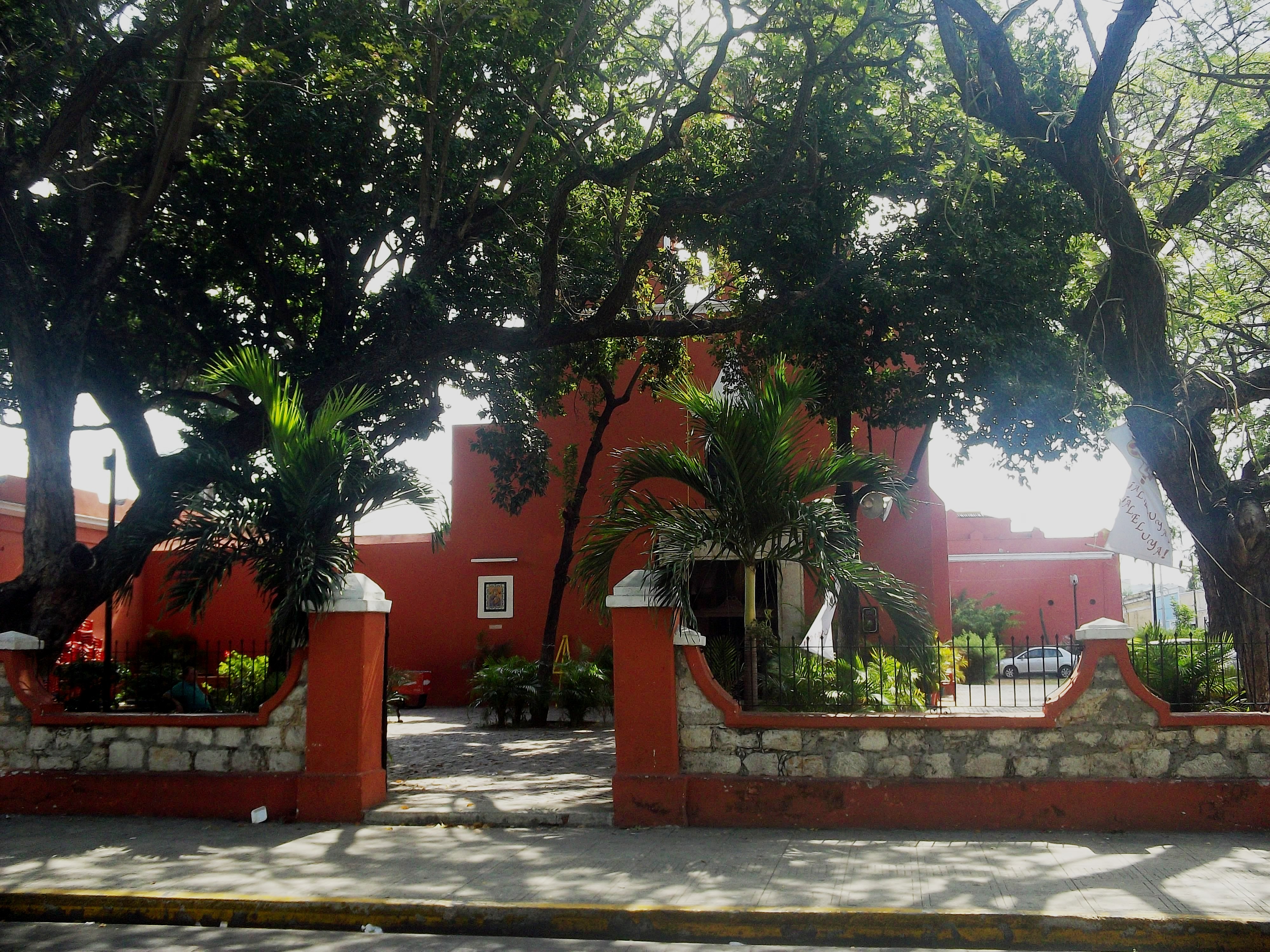 Archivo:Iglesia de Santa Lucía, Mérida, Yucatán (01).jpg - Wikipedia, la  enciclopedia libre