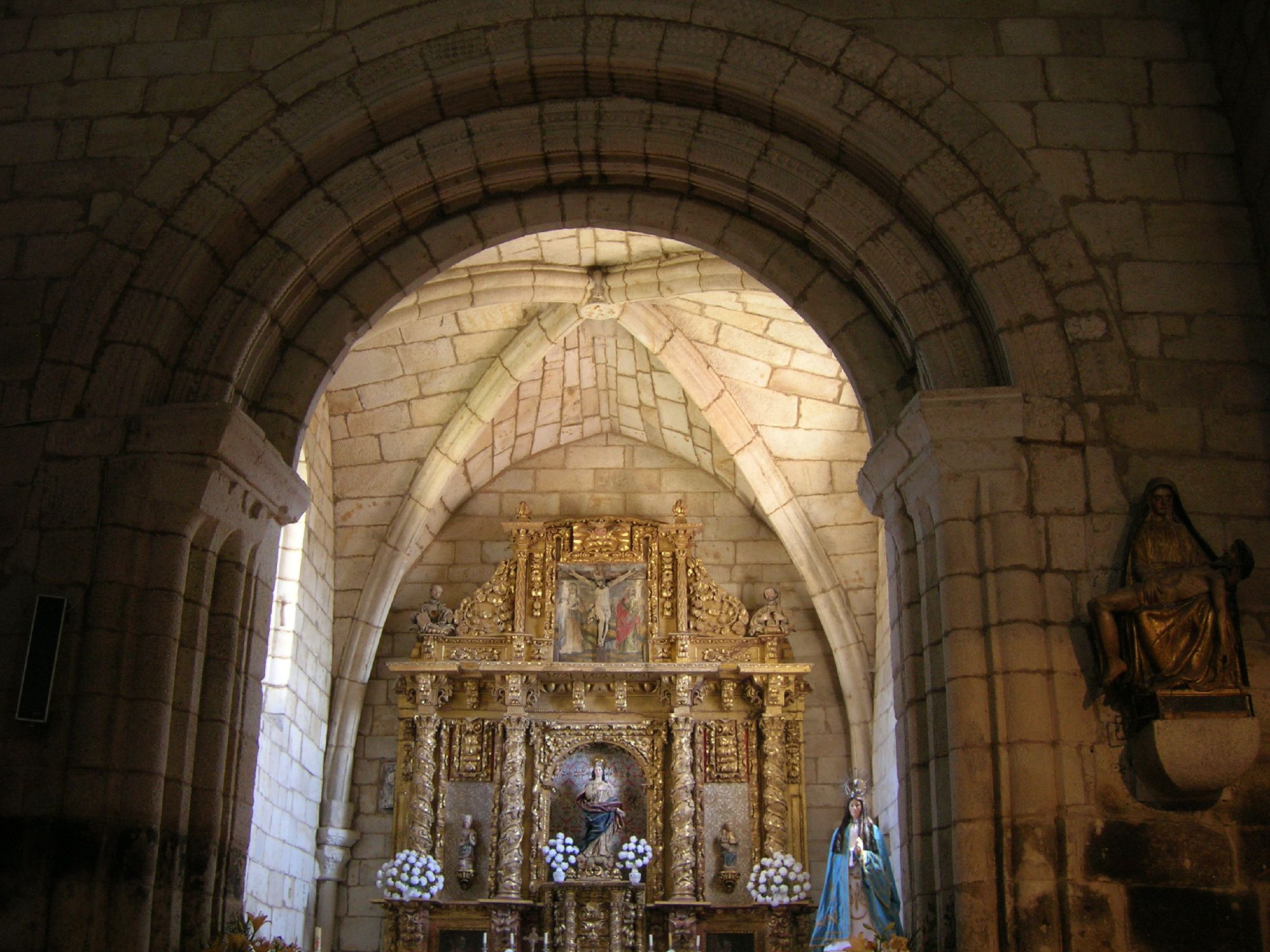 File:Iglesia de Santa María de Gracia de Monterrei (1185308640).jpg -  Wikimedia Commons