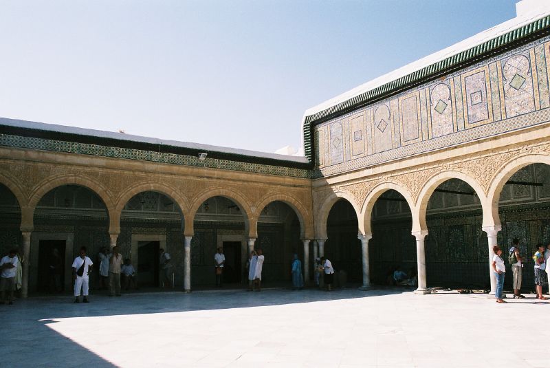 File:Kairouan - The Barber's Mausoleum 2.jpg