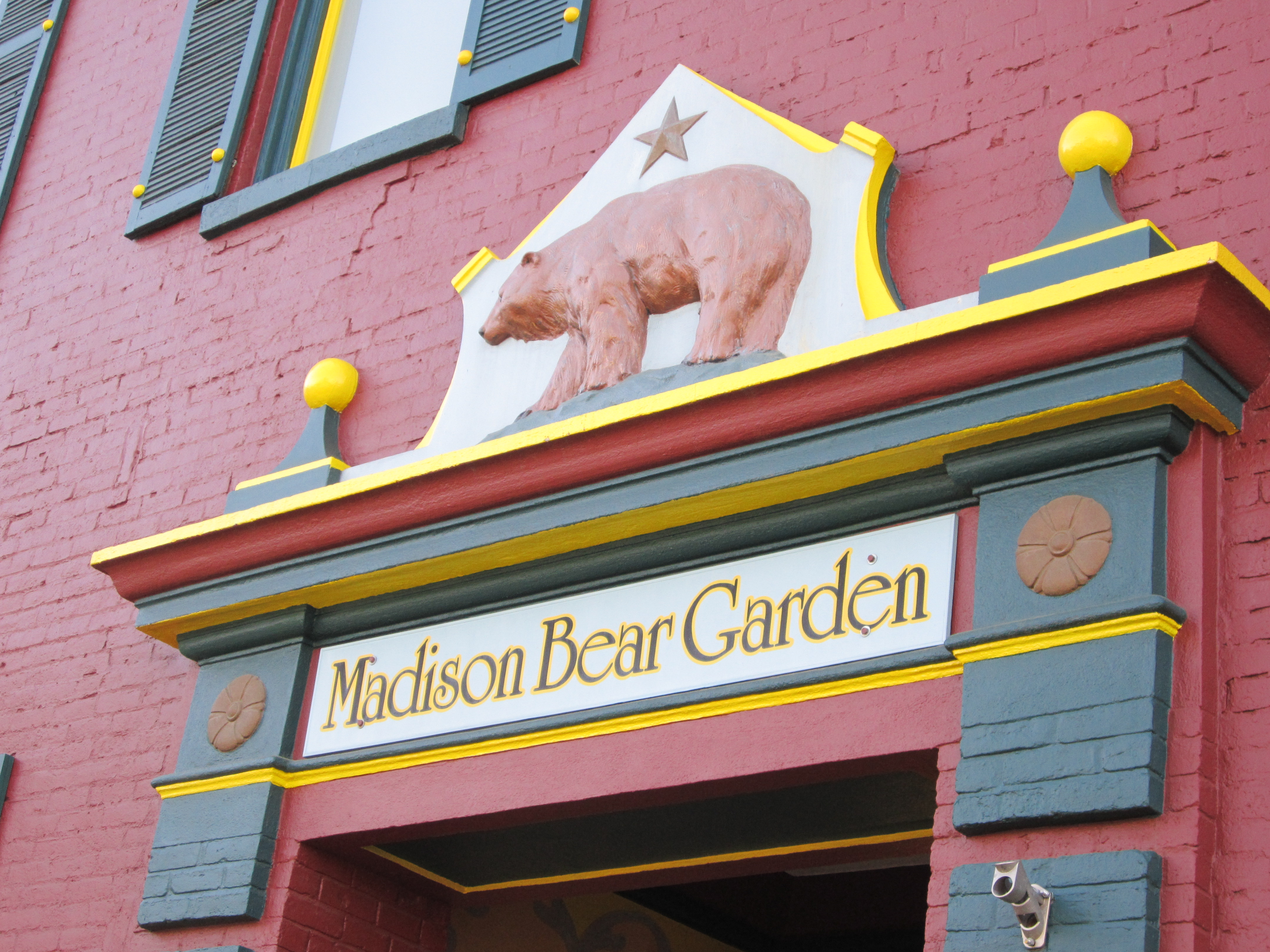 File Madison Bear Garden Sign Jpg Wikimedia Commons