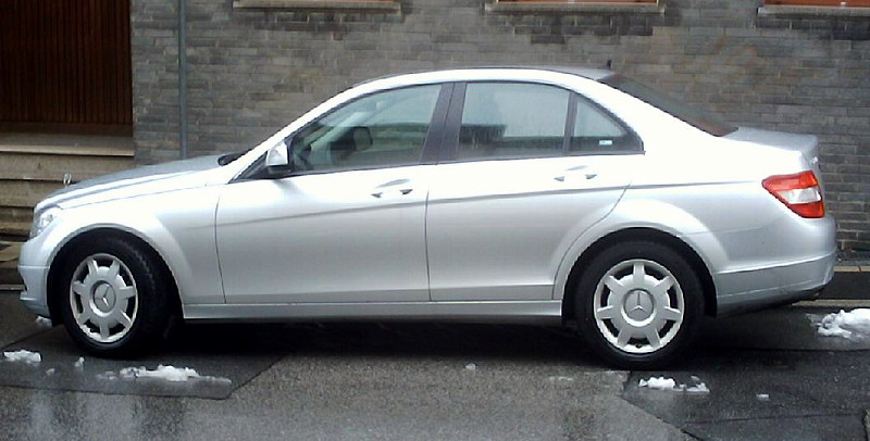 File:Mercedes C-Klasse (W204) Classic front.jpg - Wikimedia Commons