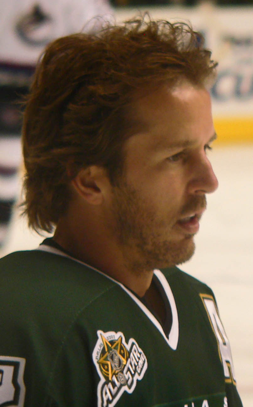 MODANO RECIPIENT OF WHL ALUMNI AWARD – Prince Albert Raiders